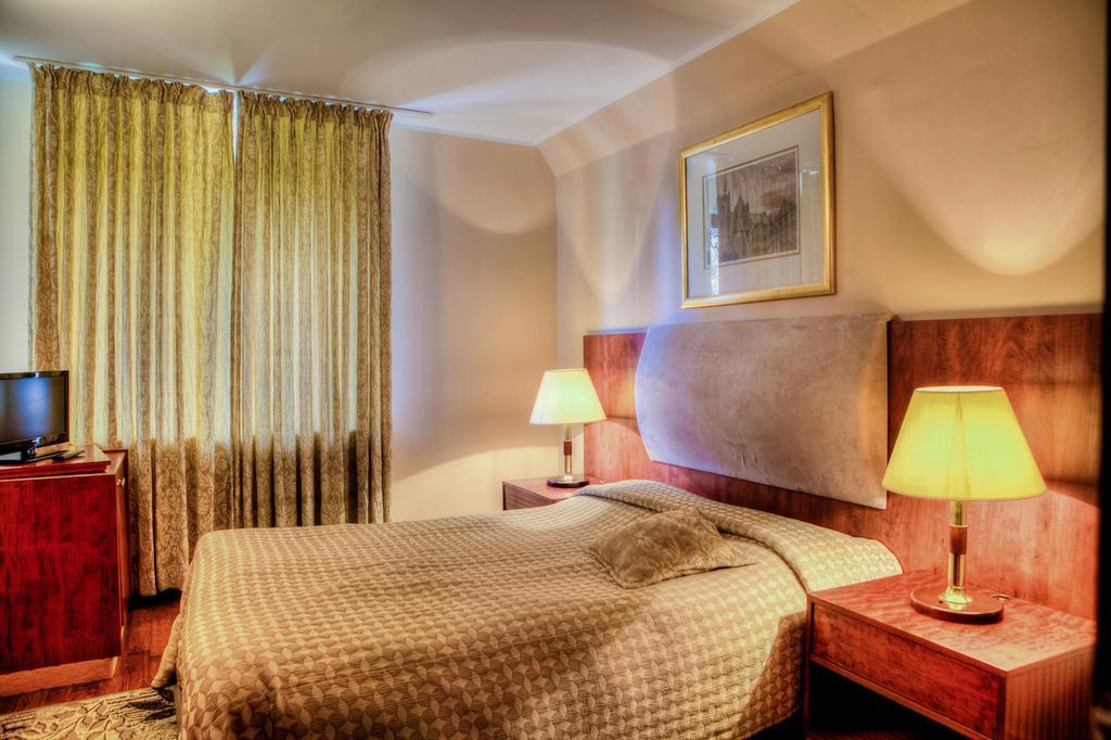 Vila Pinul Si Mesteacanul Hotel Пояна Брашов Екстериор снимка