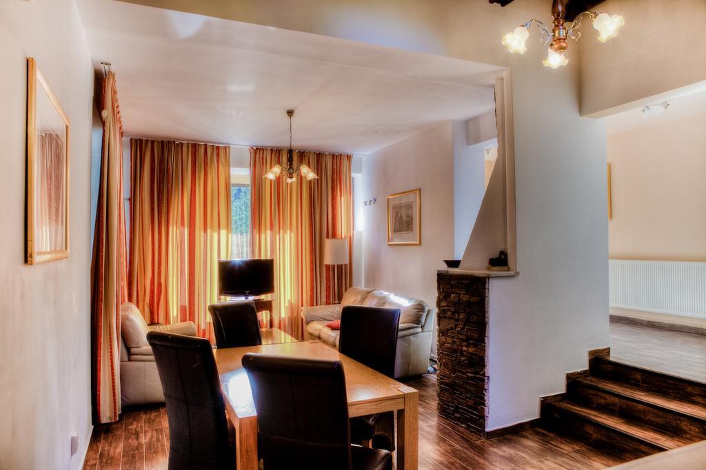 Vila Pinul Si Mesteacanul Hotel Пояна Брашов Екстериор снимка