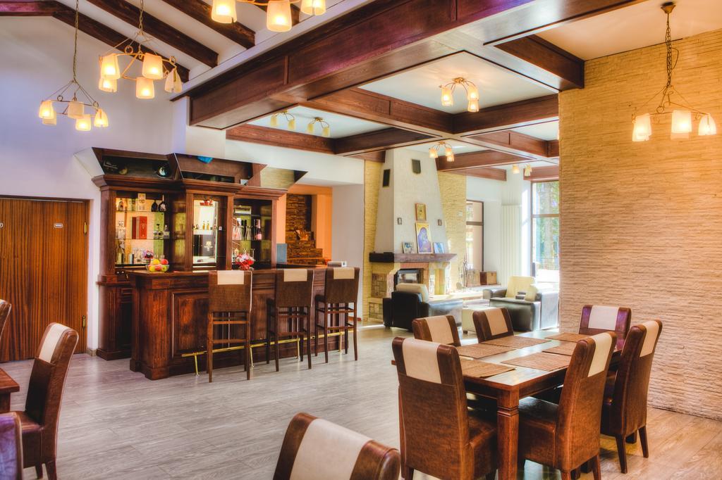 Vila Pinul Si Mesteacanul Hotel Пояна Брашов Екстериор снимка