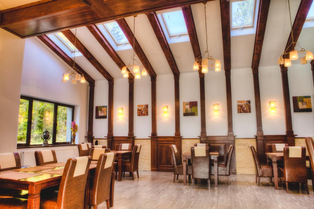 Vila Pinul Si Mesteacanul Hotel Пояна Брашов Екстериор снимка